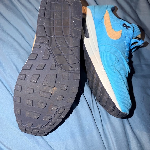 Corduroy Nike Air Max in Sky Blue and Tsn - Picture 4 of 6
